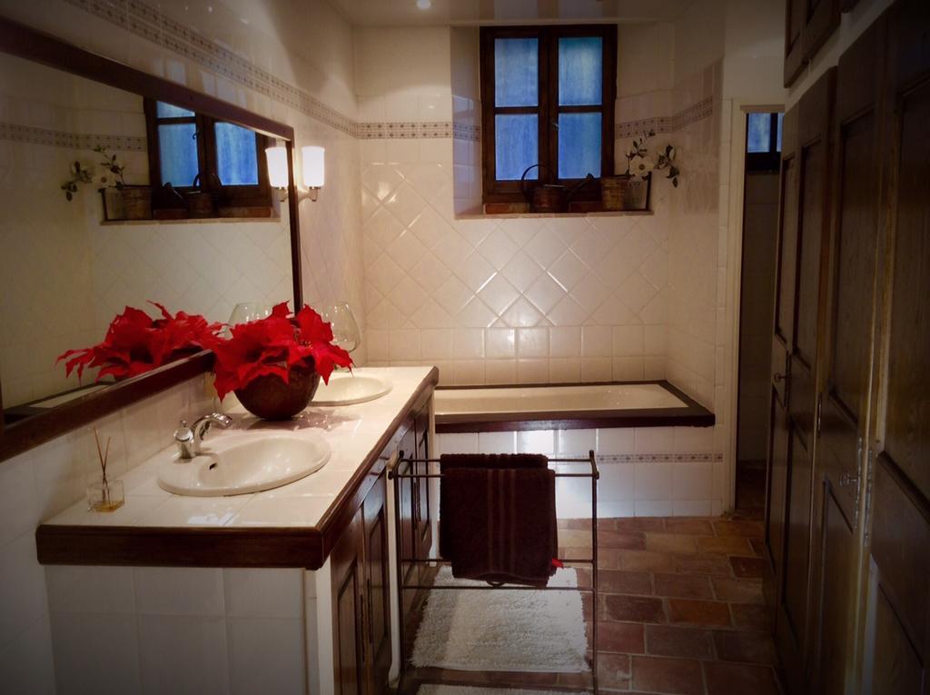 La Maison Disabelle Bed and Breakfast Teyran Rum bild